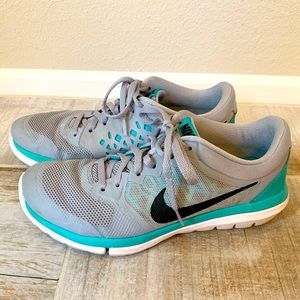 Nike Flex 2015 Run tennis shoes
